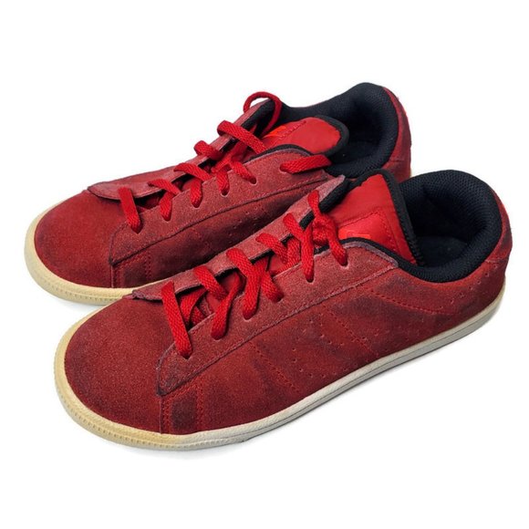 Nike red skateboard shoe. Youth Size 5. - Picture 3 of 5